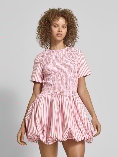 Amy Lynn Cocktailkleid mit Smok-Details Modell 'Eleonor' Rosa 4