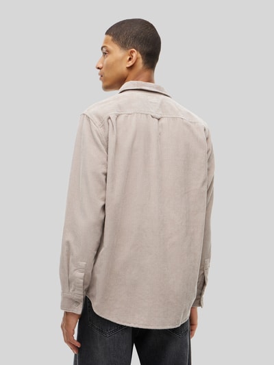 Tommy Jeans Regular Fit Cordhemd mit Logo-Patch Beige 5