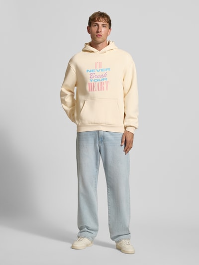 Mister Tee Regular Fit Hoodie aus Baumwoll-Mix Modell 'Backstreet Boys' Ecru 1