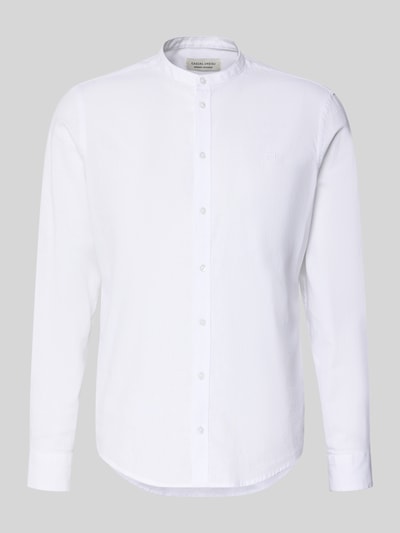 Productfoto, slim fit heren vrijetijdsoverhemd van Casual Friday, model 'Anton', wit, mix van zijde en katoen, opstaande kraag, labelstitching, knoopsluiting, ruglengte maat M 68 cm, schouderbreedte 48 cm, mouwlengte 68 cm.