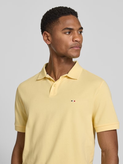 HECHTER PARIS koszulka polo o kroju regular fit z wyhaftowanym logo Jasnożółty 3
