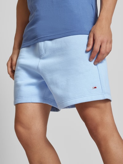 Tommy Jeans Regular Fit Sweatshorts mit Logo-Patch Modell 'BEACH' Hellblau 3