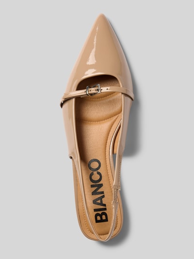 Produktfoto, Ballerina mit Keilabsatz von BIANCO in Beige mit spitzer Front, Riemen mit Dornschließe, 2 cm Keilabsatz, glatte Textur