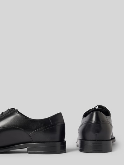 Produktfoto, czarne buty sznurowane z naturalnej skóry model 'Tayil_Derb' od BOSS, gładka powierzchnia, widok z tyłu, Herren Schnürschuhe von BOSS