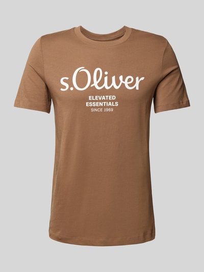 s.Oliver RED LABEL Regular Fit T-Shirt aus reiner Baumwolle mit großem Label Print Mittelbraun 1