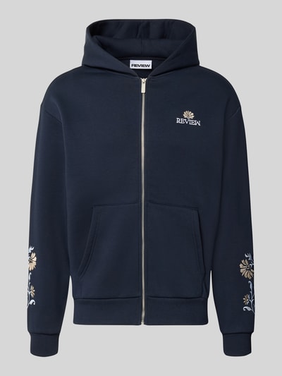 Produktfoto, Relaxed Fit Sweatjacke mit Kapuze von REVIEW aus dunkelblauem Baumwoll-Mix mit floraler Stickerei und Kängurutasche