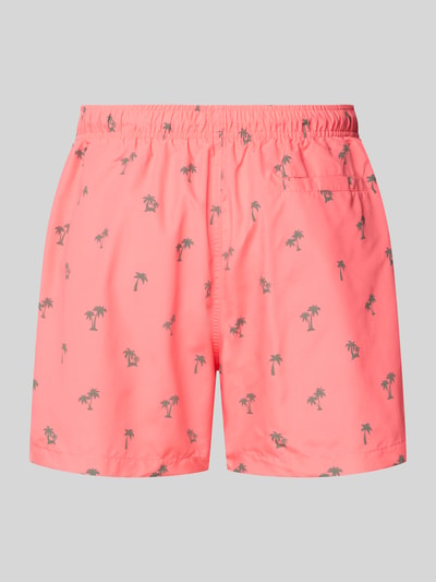 Produktfoto, Badehose mit elastischem Bund von MCNEAL in Koralle mit kleinen Palmenmotiven, Regular Fit, elastischer Bund, Tunnelzug, Eingriff- und Gesäßtaschen, glatte Textur