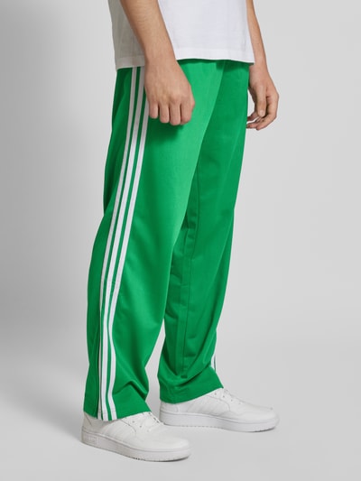adidas Originals Spodnie dresowe z wyhaftowanym logo Zielony 4