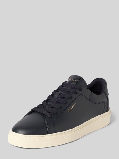 Produktfoto, Sneaker aus echtem Leder Modell 'Julien' von Gant, dunkle Farbe, Logo-Prägung, abgerundete Passform, strukturierte Sohle