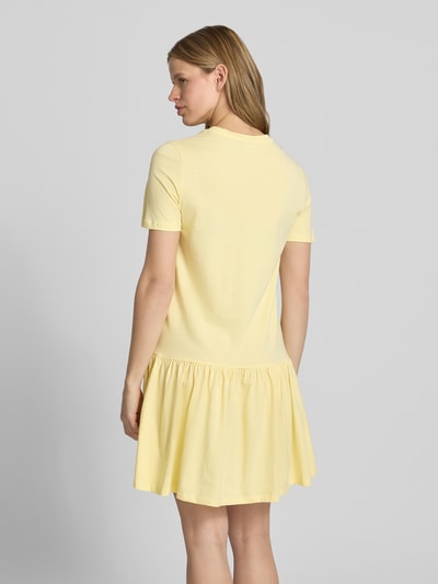 PIECES Regular Fit T-Shirt-Kleid aus reiner Baumwolle Modell 'DISSO' Hellgelb 5
