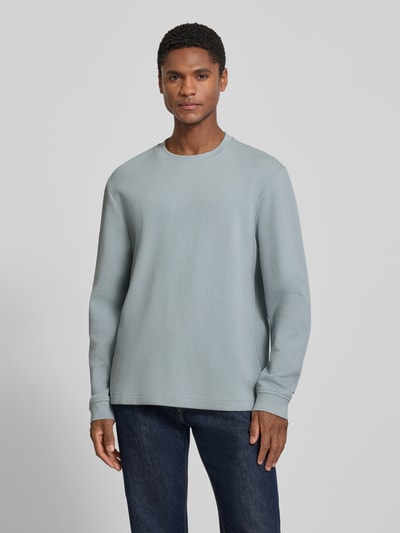 Männermodel trägt Regular Fit Langarmshirt aus Baumwoll-Mix Modell 'WE-TEMPEST' von BOSS Orange, Optik: unifarben, Ganzkörperansicht von vorne.