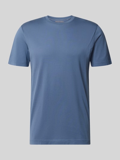 Produktfoto, T-Shirt aus Baumwolle mit Rundhalsausschnitt von Christian Berg Men, krój slim fit, męski t-shirt, okrągły dekolt, długość tyłu w rozmiarze M: 73 cm, kolor niebieski, gładka faktura
