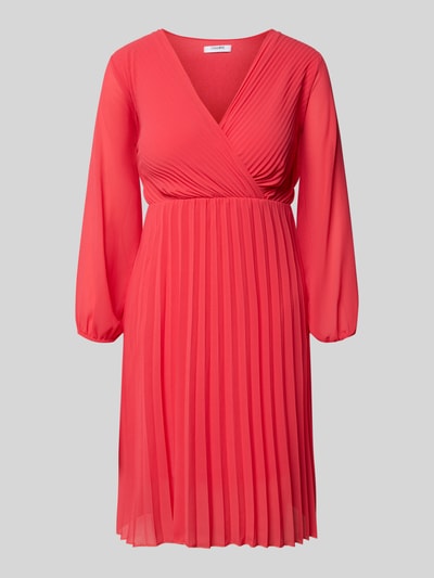 Produktfoto, Knielanges Kleid mit Plisseefalten Modell 'Im44sa' von ZABAIONE in kräftigem Rot, Taillierter Schnitt, Wickel-Optik, feine Textur