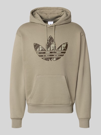 Produktfoto, Regular Fit Hoodie aus Baumwoll-Mix mit Logo-Print von adidas Originals in Beige mit großem adidas-Logo, glatte Textur, Herren Hoodie von adidas Originals