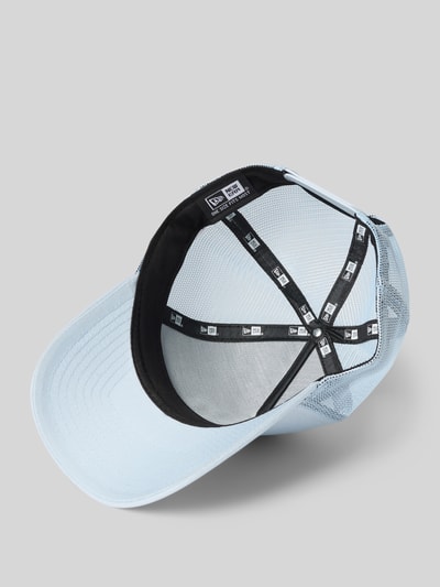 New Era Trucker Cap mit Statement-Stitching Modell 'LEAGUE ESSENTIAL' Hellblau 2