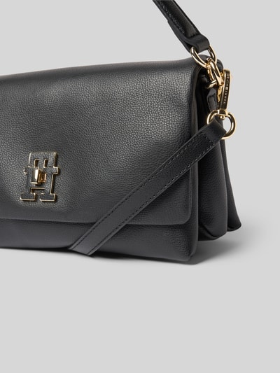Tommy Hilfiger Umhängetasche mit Turnlock Black 3