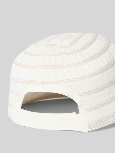 Produktfoto, Baseball Cap mit Streifen und verstellbarem Riegel von Loevenich, beige-weiße Streifen, strukturierte Oberfläche, Rückansicht