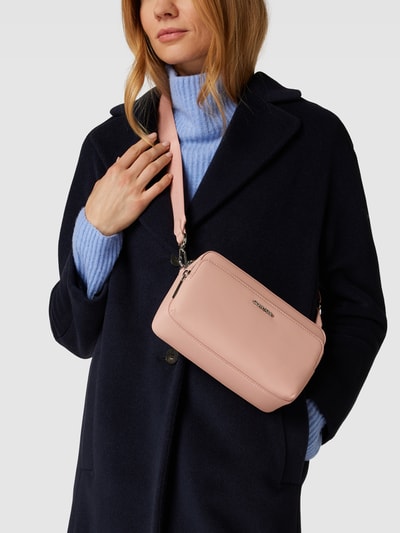 CK Calvin Klein Umhängetasche mit Label-Applikation Rosé 1