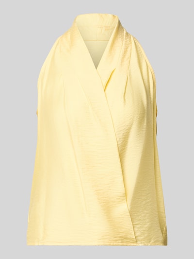 Produktfoto, Regular Fit Top aus Viskose-Mix Modell 'Salma' von GUIDO MARIA KRETSCHMER WOMAN in Wickel-Optik, ärmelloses Design, Neckholder, V-Ausschnitt, Raffung, gelbe Farbstruktur, glänzende Textur.