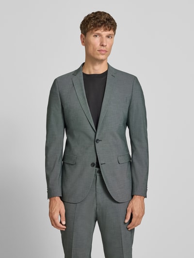 Männermodel trägt graues Slim Fit Sakko mit Viskose-Anteil Modell 'S PURE' von s.Oliver BLACK LABEL, Ganzkörperansicht von vorne.