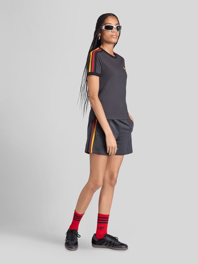 adidas Originals T-Shirt mit Label Stitching aus Baumwoll-Mix Anthrazit 1