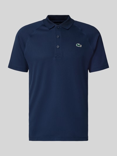 Produktfoto, Regular Fit Sport Poloshirt mit Label Patch von Lacoste, efekt: jednolity kolor, krój regular fit, naszywka z logo, kołnierzyk polo, zapięcie na 3 guziki, krótki rękaw, wykończenie materiału: pika