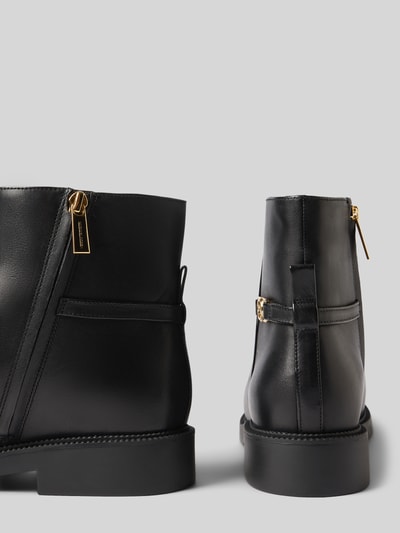 Produktfoto, Stiefeletten aus Leder mit Label-Detail Modell 'MANDY' von MICHAEL Michael Kors, schwarzes Leder, abgerundete Spitze, Reißverschluss, Absatzhöhe 3 cm, Schafthöhe 13 cm, Szerokość w rozmiarze 40: 12 cm, wyraźne złote detale zamka, gładka faktura