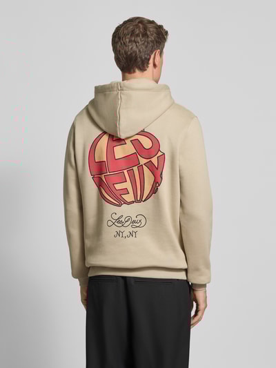 Les Deux Hoodie mit Label-Print und Känguru-Tasche Sand 5