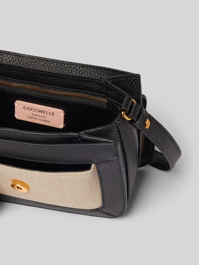 Coccinelle Crossbodytas met labeldetail Zwart - 5