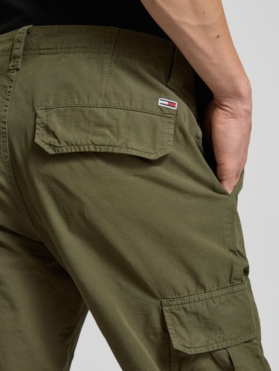 Tommy Jeans Cargohose mit Label-Detail Modell 'RYAN' Oliv 3