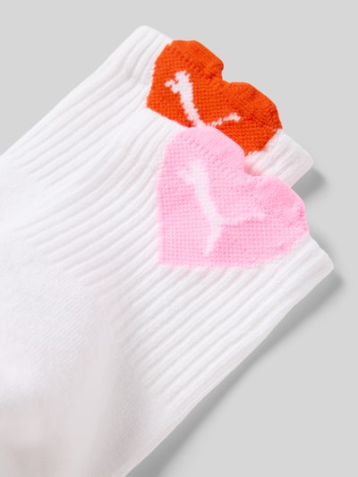 Produktfoto, Socken mit Logo im 2er-Pack von PUMA, weiß mit pinkem und orangem Herz, Baumwoll-Mix mit Stretch-Anteil, strukturierte Oberfläche