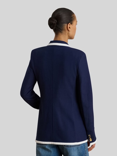 Frauenmodel trägt Regular Fit Longblazer aus Baumwoll-Mix von Lauren Ralph Lauren in Dunkelblau mit Kontraststreifen, Rückansicht