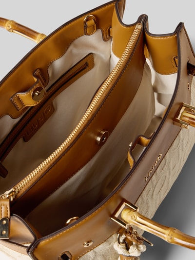 Produktfoto, Handtasche mit Logo-Detail von Liu Jo White, aus Baumwoll-Mix mit Leinen-Anteil, geteiltes Hauptfach, Magnet- und Reißverschluss, 32x25x32 cm, Schulterhenkel und abnehmbarer Trageriemen, Innenansicht mit beige-braunen Farben und strukturierter Textur.