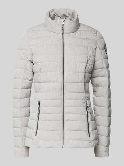 Produktfoto, Steppjacke mit Reißverschlusstaschen Modell 'GS 111' von G.I.G.A. DX, jasnoszary kolor, krój slim fit, stójka, zamek, długość tyłu w rozmiarze 36: 67 cm, szerokość ramion w rozmiarze 36: 38 cm, szerokość w rozmiarze 36: 49 cm, długość rękawa w rozmiarze 36: 65 cm, pikowana tekstura