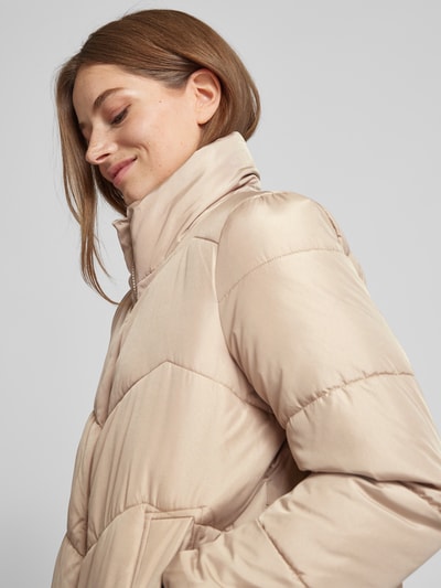 Vero Moda Boxy Fit Steppjacke mit Stehkragen Modell 'LIGARIO' Taupe 3