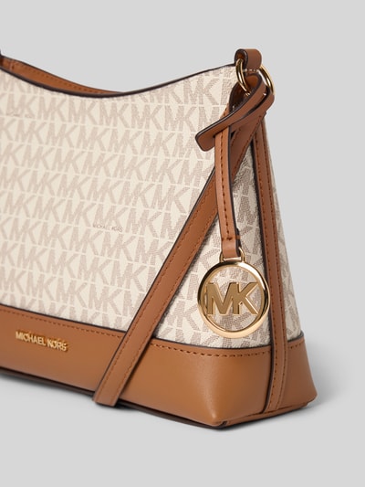 Produktfoto, beżowa torebka z wzorem z logo, aplikacja z logo, brązowy pasek na ramię, model 'ANDIE' od MICHAEL Michael Kors, główna przegroda z zamkiem błyskawicznym, szerokość w rozmiarze 1: 20 cm, długość w rozmiarze 1: 17 cm, głębokość w rozmiarze 1: 8 cm, długość paska na ramię w rozmiarze 1: 114 cm