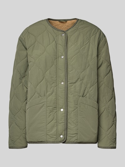 Produktfoto, Wendejacke mit Rundhalsausschnitt von camel active in Olivgrün mit aufgesetzten Taschen und Knopfleiste, strukturierte Oberfläche