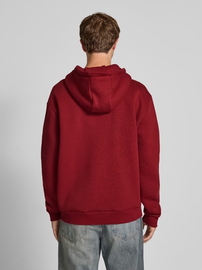 KARL KANI Hoodie mit Label-Stitching Dunkelrot 5