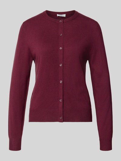 Produktfoto, Regular Fit Strickjacke aus Viskose-Mix von s.Oliver RED LABEL in tiefem Bordeauxrot, glatte Oberfläche, klassische Knopfleiste.