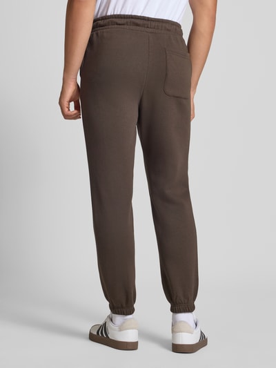 Jack & Jones Regular Fit Sweatpants mit elastischen Bund Modell 'KANE' Dunkelbraun 5