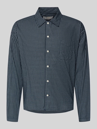 Produktfoto, Regular Fit Freizeithemd aus katoen model 'AUSTIN' van Jack & Jones in blauw geruit patroon, kentkraag, knoopsluiting, borstzak, context: heren vrijetijdshemd, pure katoen, regular fit, lengte rug maat M 60 cm, schouderbreedte 45 cm, mouwlengte 57 cm
