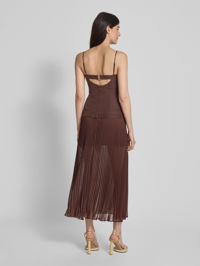 Forever New Sukienka koktajlowa lniana z plisami Czekoladowy 5
