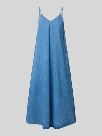 Produktfoto, Relaxed Fit Jeanskleid aus reiner Baumwolle von Marc O'Polo Denim in hellblauem Denim, Midi-Länge, V-Ausschnitt, Spaghettiträger