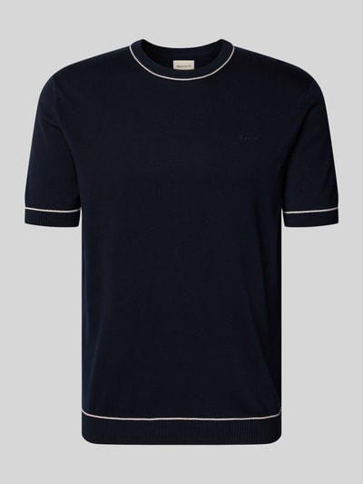 Produktfoto, Regular Fit Poloshirt mit Label-Stitching von Gant aus bawełna, kołnierzyk polo, krój regular fit, długość tyłu 68 cm w rozmiarze M, kolor ciemnogranatowy z kontrastującymi obszyciami, gładka faktura