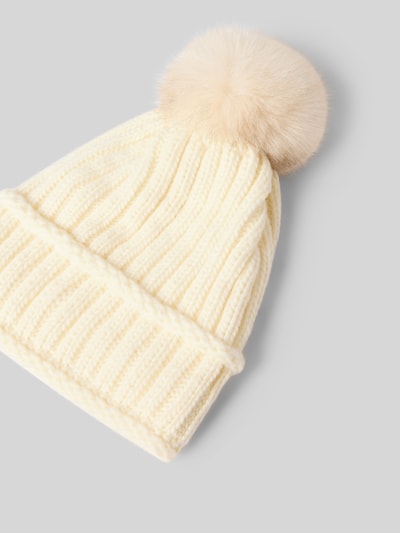 Produktfoto, Mütze aus Woll-Mix mit Bommel aus Kunstfell von Kurt Beines in Creme mit breitem Umschlag, Strick-Optik, einfarbig, weiche Textur.