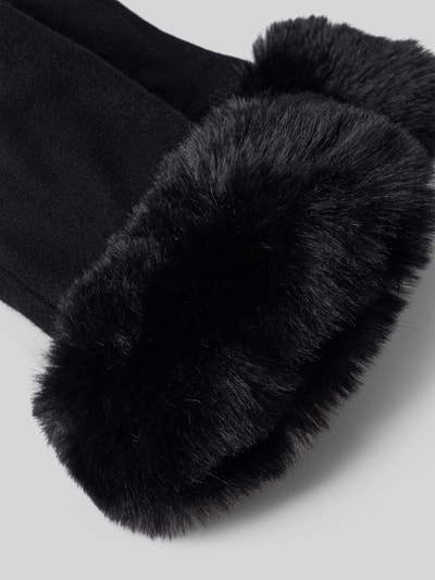 Produktfoto, schwarze Handschuhe aus Woll-Mix mit Kunstfellbesatz von EEM, glatte Oberfläche, weiche Textur, Damen Handschuhe
