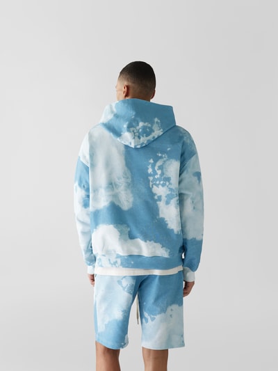 Blue Sky Inn Hoodie in Batik-Optik Hellblau 5