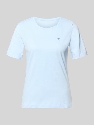 Produktfoto, hellblaues T-Shirt mit Motiv-Stitching und Rundhalsausschnitt aus reiner Baumwolle, Regular Fit von Christian Berg Woman.