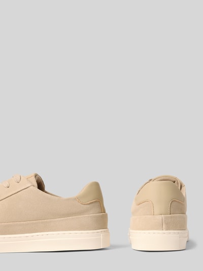 Productfoto, Sneaker uit leer met labeldetail van PS Poelman, heren sneakers van echt leer met afgeronde punt, vetersluiting, labeldetail, hakhoogte maat 44: 3 cm, schachthoogte 7 cm, schachtbreedte 10 cm, beige tinten, witte zool, gladde en suède texturen