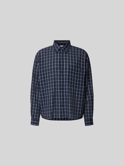 Produktfoto, Relaxed Fit vrijetijdsoverhemd met borstzak van WON HUNDRED, mix van katoen en rayon, donkerblauw met wit ruitpatroon, button-downkraag, met lange mouwen, ruglengte maat M 70 cm, schouderbreedte 60 cm, mouwlengte 63 cm